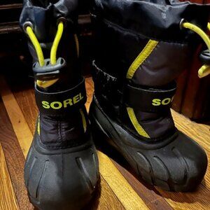 Sorel Child Flurry Little kids waterproof wool lined boots size 6 Like New